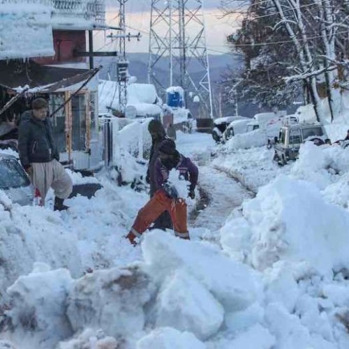 22 Pakistani Tourists Lose Their Lives Trapped in Frozen Highway to Maurree Ski Resort
