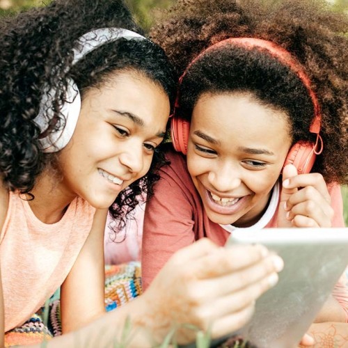 Adolescents, digital technologies  and risk