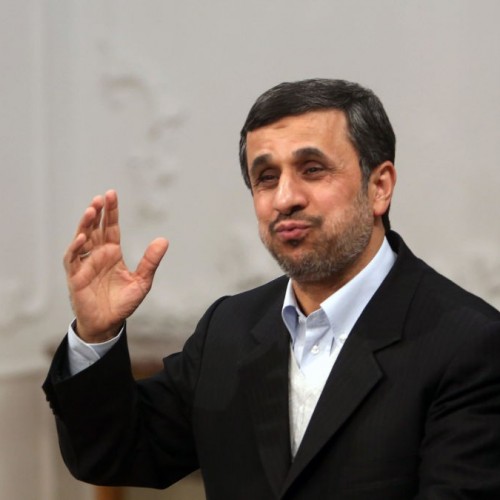احساس کاذب محبوبیت احمدی نژاد/ او رویاهای بزرگ‌تری در سر دارد