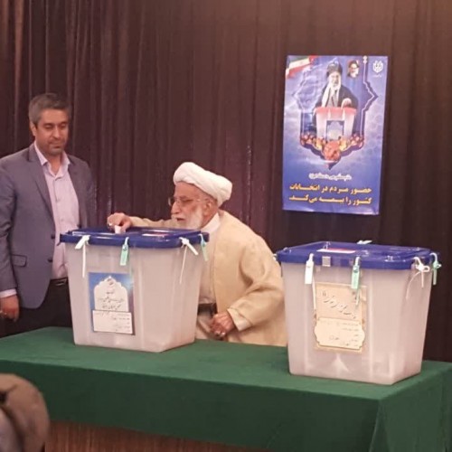 آیت الله احمد جنتی دبیر شورای نگهبان، رأی خود را به صندوق رای انداخت