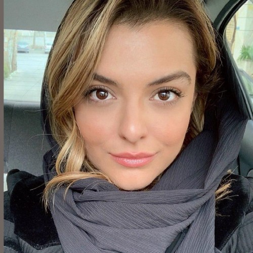 عکس یهویی دنیا مدنی با حال خوبش