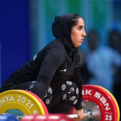 الهام حسینی نخستین طلای وزنه‌برداری زنان ایران را بدست آورد + ویدئو