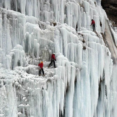 آشنایی با آبشار یخی آبنیک