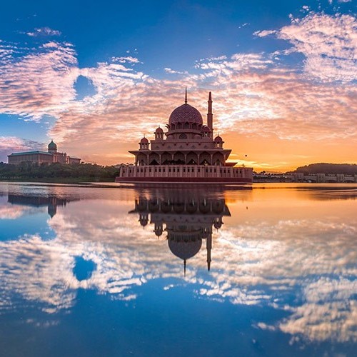 آشنایی با جاذبه های مسجد صورتی پوترا مالزی