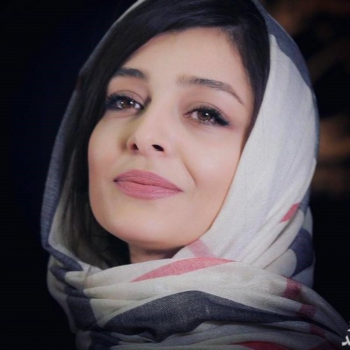 استایل مارک دار ساره بیات در کلبه ای شیک و قدیمی