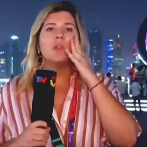اتفاق باورنکردنی در جام‌جهانی قطر!/ سرقت فوری از یک خبرنگار حین پخش زنده