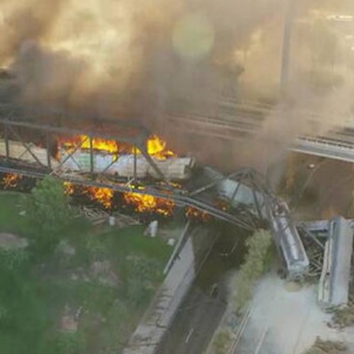(فیلم) آتش گرفتن یک قطار در آمریکا 