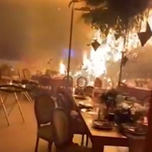 (فیلم) آتش سوزی هولناک در تالار عروسی وسط مراسم آتش بازی