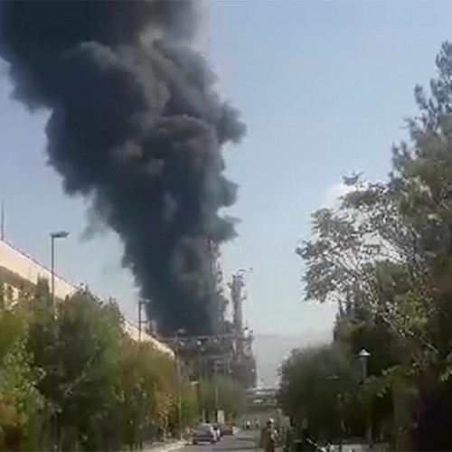(فیلم) آتش سوزی و دود غلیظ در پتروشیمی ایلام 