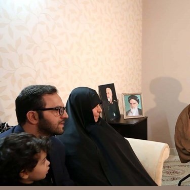 برای اولین بار پخش فیلم دیدار رهبر انقلاب با خانواده شهید همدانی از شبکه 1