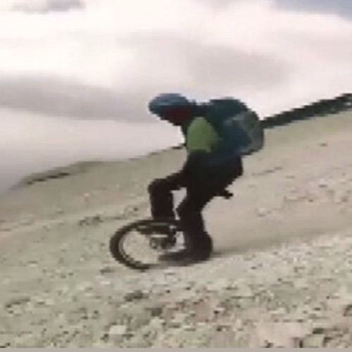 (فیلم) بازگشت از قله دماوند به روشی عجیب!