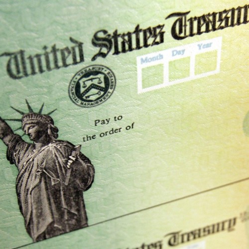 बाइडेन ने योग्य अमेरिकियों की जेब में प्रोत्साहन चेक $1400 डाले