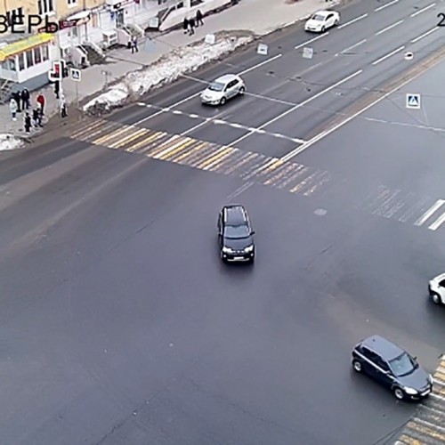 (فیلم) برخورد با دو اتومبیل از پشت در تقاطع