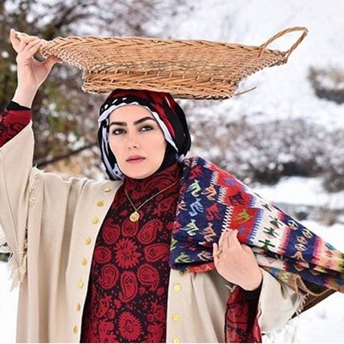 چشمان زیبا و دلبر هدیه بازوند بازیگر نقش روژان در نون خ 3 با لباسی جذاب