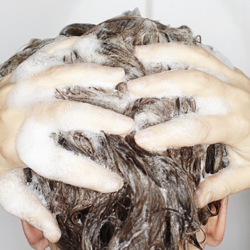 چقدر و چگونه موهایمان را بشوییم؟