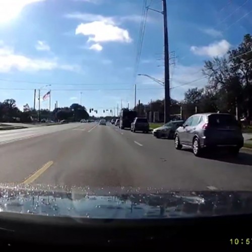(فیلم) چپ کردن یک ماشین با ضربه خودرویی دیگر