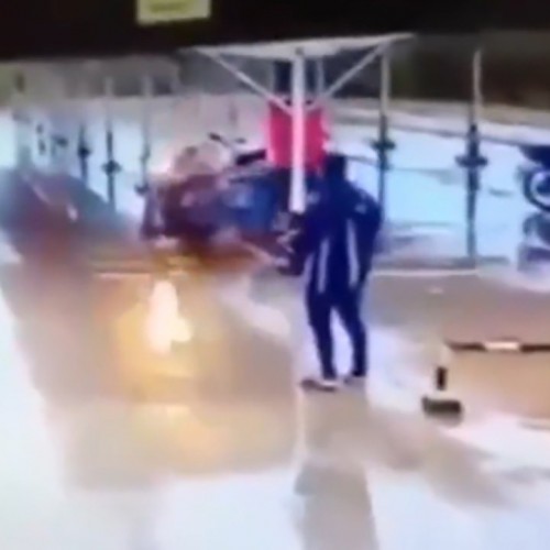 (فیلم) چرخش خسارت بار یک موتورسیکلت به دور خود 