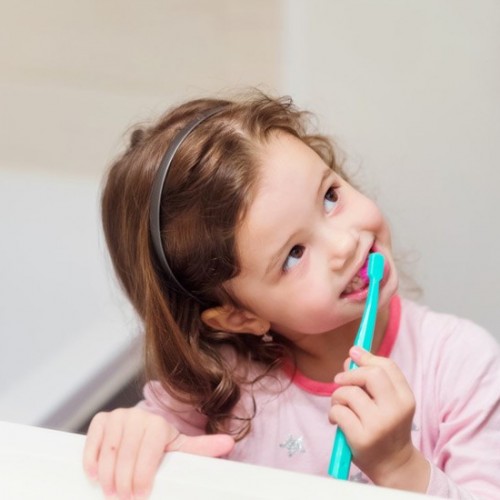 درمان های خانگی برای از بین بردن بوی بد دهان کودکان چیست؟