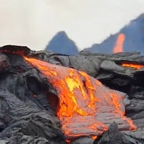 اولین ویدئوی پهبادی هیجان انگیز از انفجار آتش فشانی در ایسلند