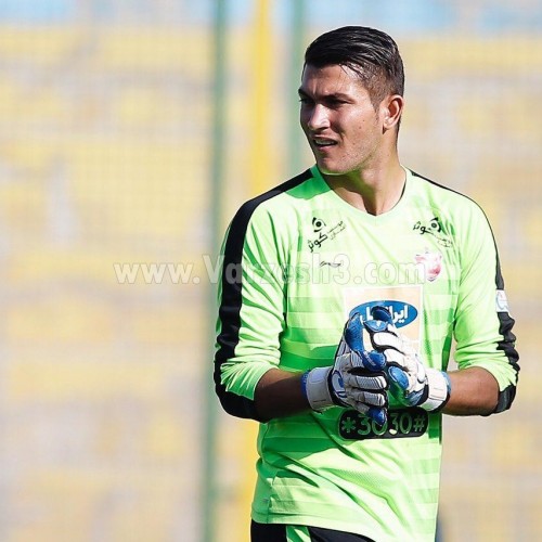 دست دروازه‌بان پرسپولیس شکست!