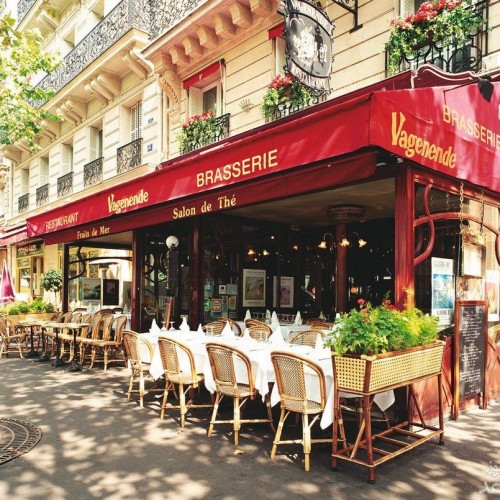 (عکس) یک کافه متفاوت در پاریس برای حفظ فاصله گذاری اجتماعی