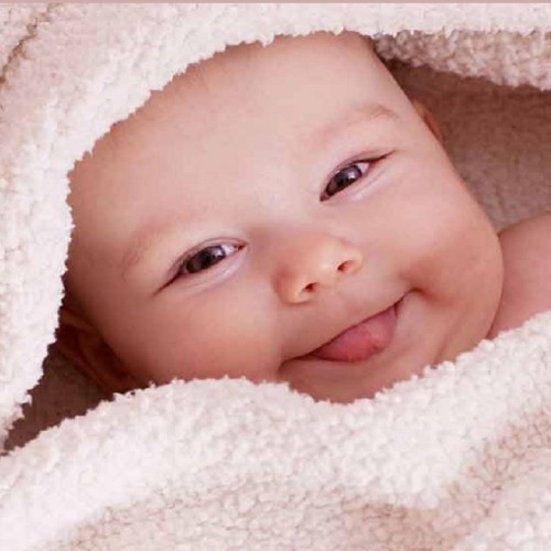 (عکس) تولد دختری با رنگ موی متفاوت در مصر