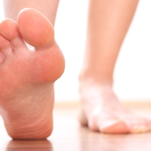 علت پوسته پوسته شدن کف پا چیست؟