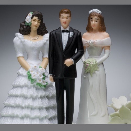 آیا ازدواج مجدد مرد بدون اذن همسر(زن) امکان‌پذیر می‌باشد؟