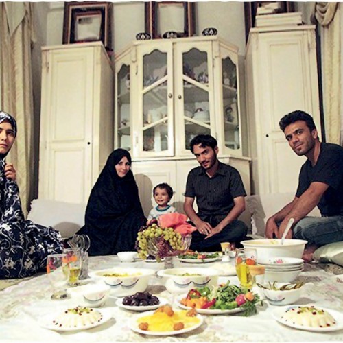 Family Meetings: Invitation to Dinner in Iranian Families