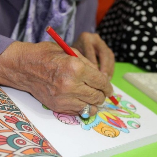 فواید و مزایای هنر درمانی برای سالمندان
