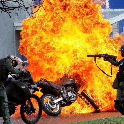 (فیلم) انفجار بمب جاسازی شده در موتورسیکلت هنگام خنثی سازی