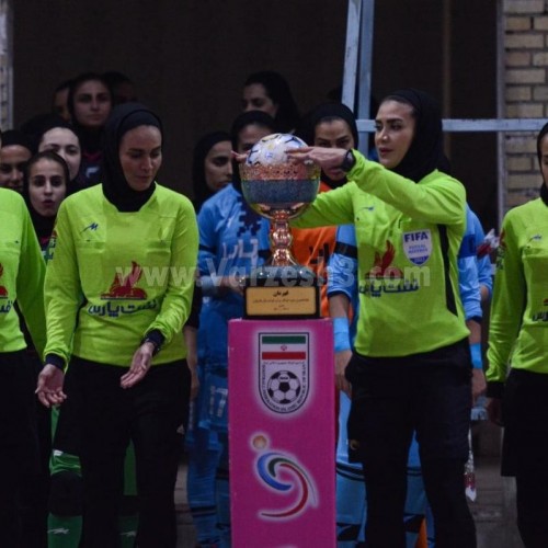 (فیلم) برگزاری جشن قهرمانی زنان فوتسال تیم پیکان در لیگ برتر