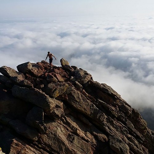 (فیلم) دویدن دو کوهنورد روی لبه تیغ/ دره، در یک متری مردان شجاع
