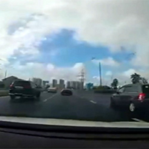 (فیلم) حرکت عجیب راننده خودرو بعد از تصادف با موتور سیکلت