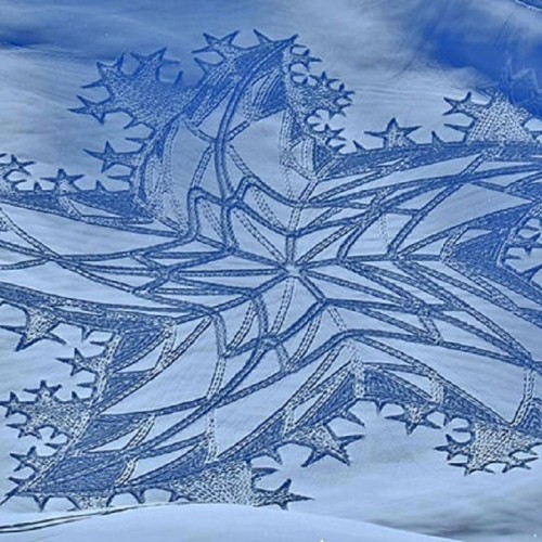 (فیلم) نقاشی های زیبا و هنرمندانه روی برف