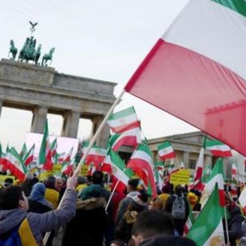 فیلم خنده دار شعار معترضان در تظاهرات برلین به نفع جمهوری اسلامی