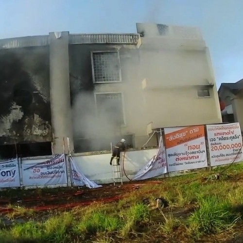 (فیلم) لحظه فرو ریختن یک ساختمان در تایلند