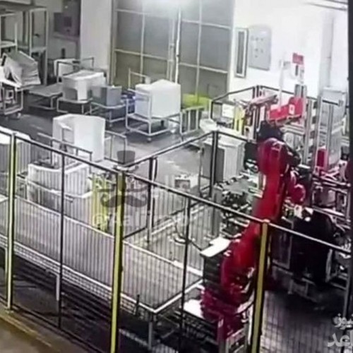 (فیلم) لحظه هولناک مرگ کارگر توسط یک ربات (16+)