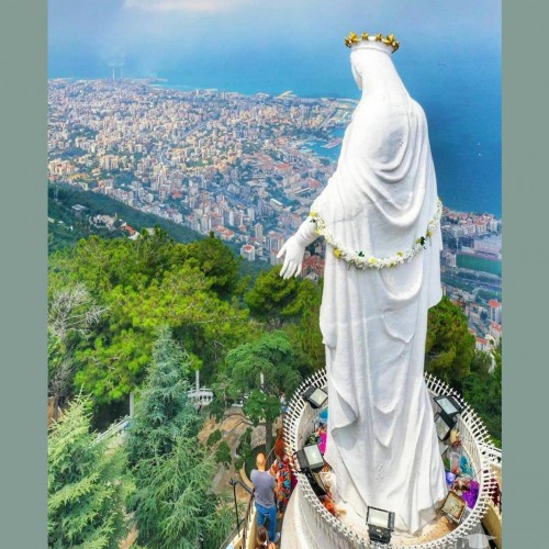 (فیلم) مجسمه مریم مقدس در «حریصا» یکی از مکانهای مهم زیارتی در لبنان