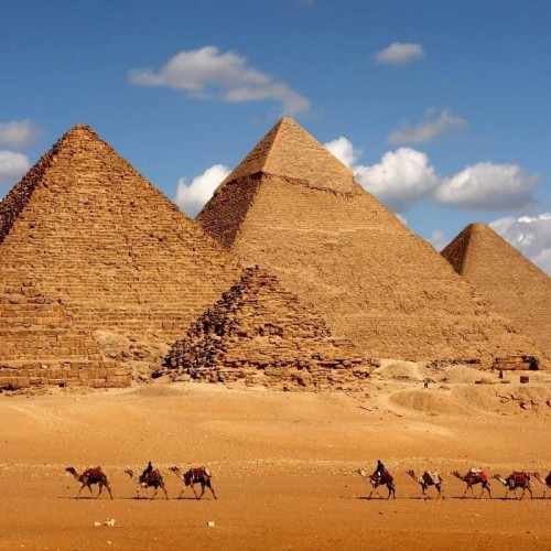 (فیلم) پاراگلایدر سواری بر فراز اهرام مصر