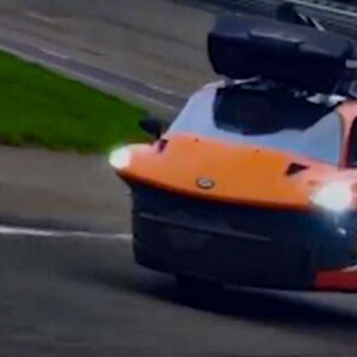 (فیلم) پرواز خودروی پرنده در جاده‌های اتحادیه اروپا