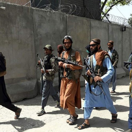 (فیلم) رفتار عجیب طالبان با معتادان در سطح شهر