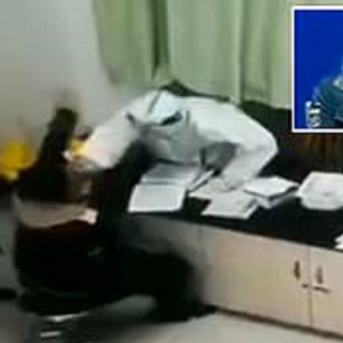 (فیلم) سیلی زدن بیمار به پرستار حین انجام تست کرونا!