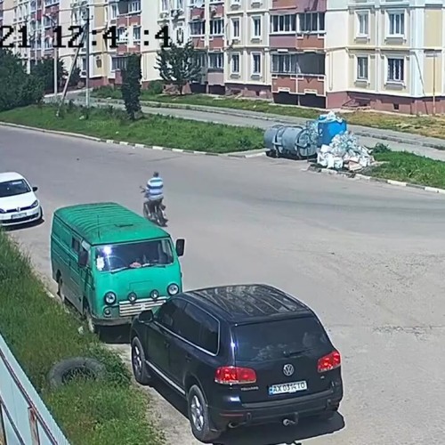 (فیلم) تصادف موتورسوار با یک خودرو در اوکراین