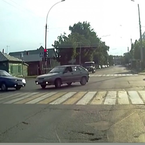 (فیلم) تصادف وحشت آور دو خودرو در تقاطع