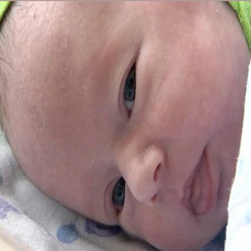 (فیلم) تصاویری بی‌نظیر از یک نوزاد در بیمارستان