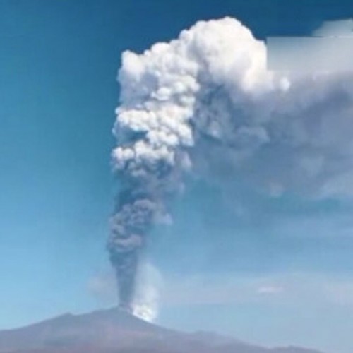 (فیلم) فوران یک کوه آتشفشان در ایتالیا