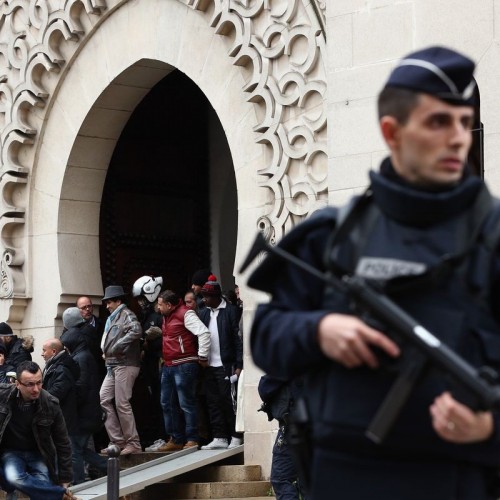 फ्रांस की इस्लाम विरोधी नीति लागू हुई मस्जिदों को बंद करके और नागरिको को निर्वासित करके