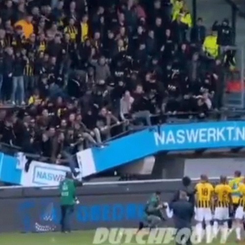 (فیلم) فرو ریختن سکوی تماشاگران در لیگ هلند