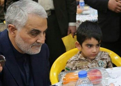 ماجرای فرزند شهیدی که هدیه شهید حاج قاسم سلیمانی را پس داد!